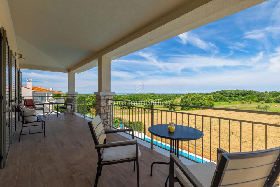 Mediteranska hiša z pogledom na morje