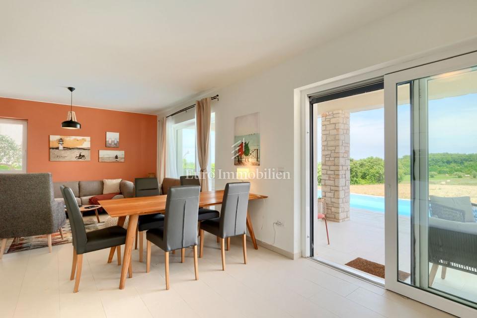 Mediteranska hiša z pogledom na morje