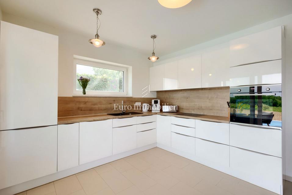 Mediteranska hiša z pogledom na morje