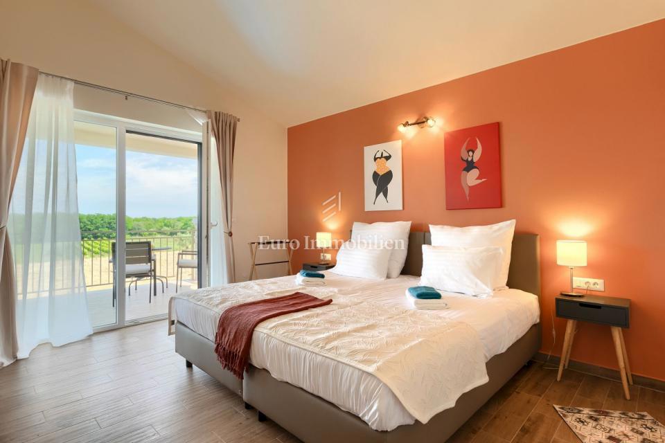 Mediteranska hiša z pogledom na morje