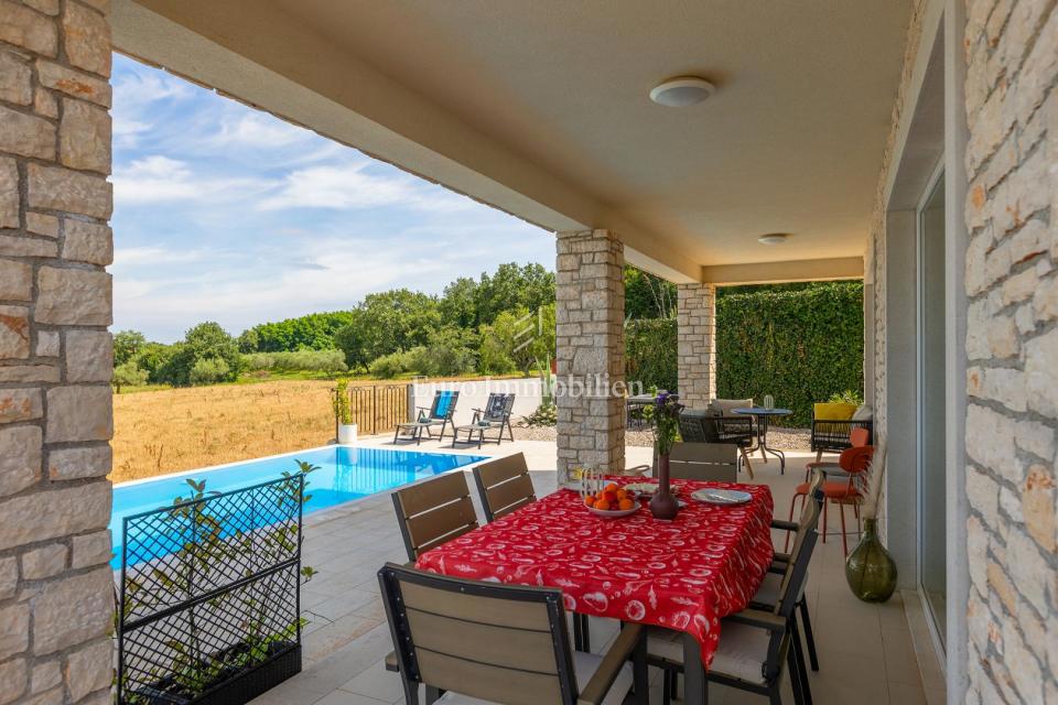 Mediteranska hiša z pogledom na morje