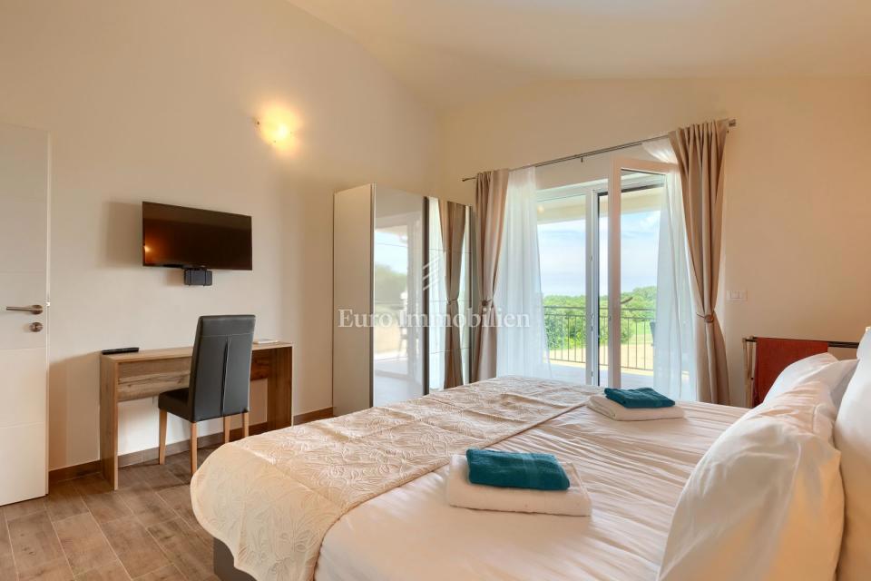 Mediteranska hiša z pogledom na morje