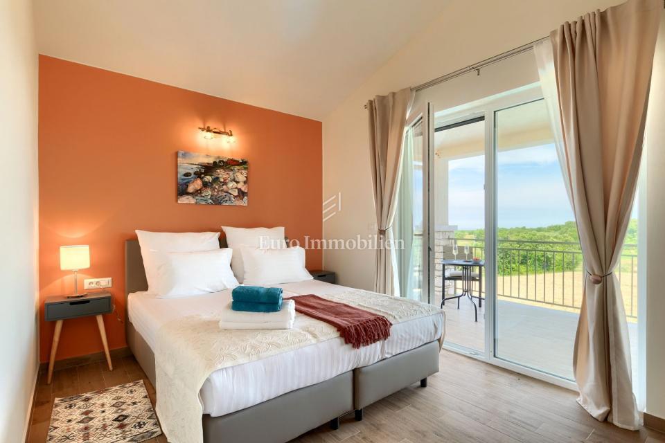 Mediteranska hiša z pogledom na morje