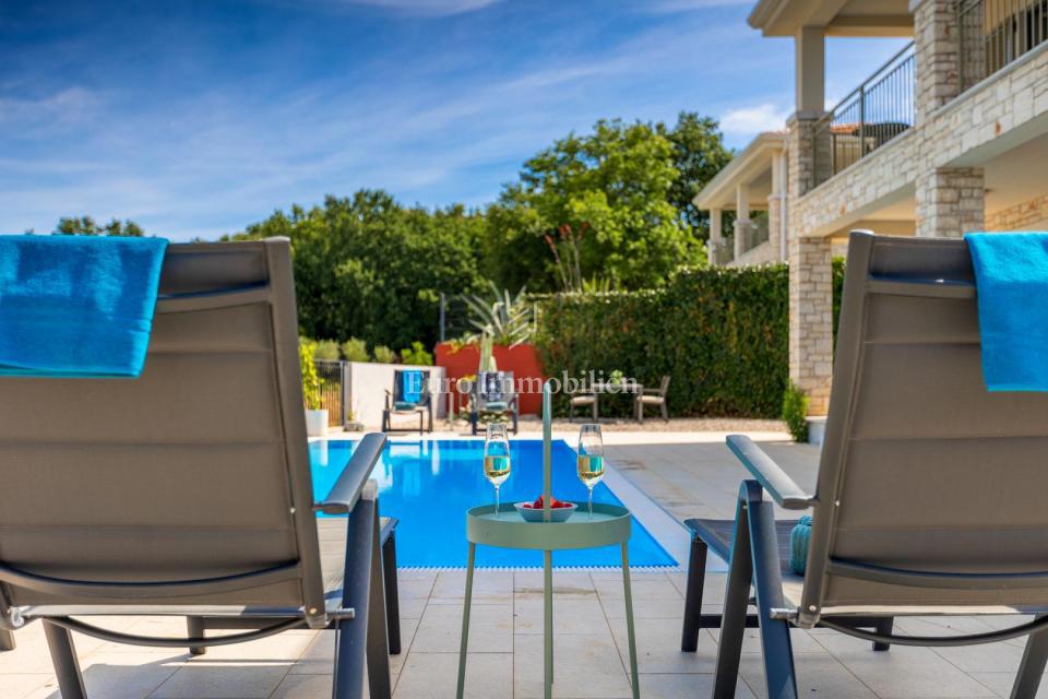 Mediteranska hiša z pogledom na morje