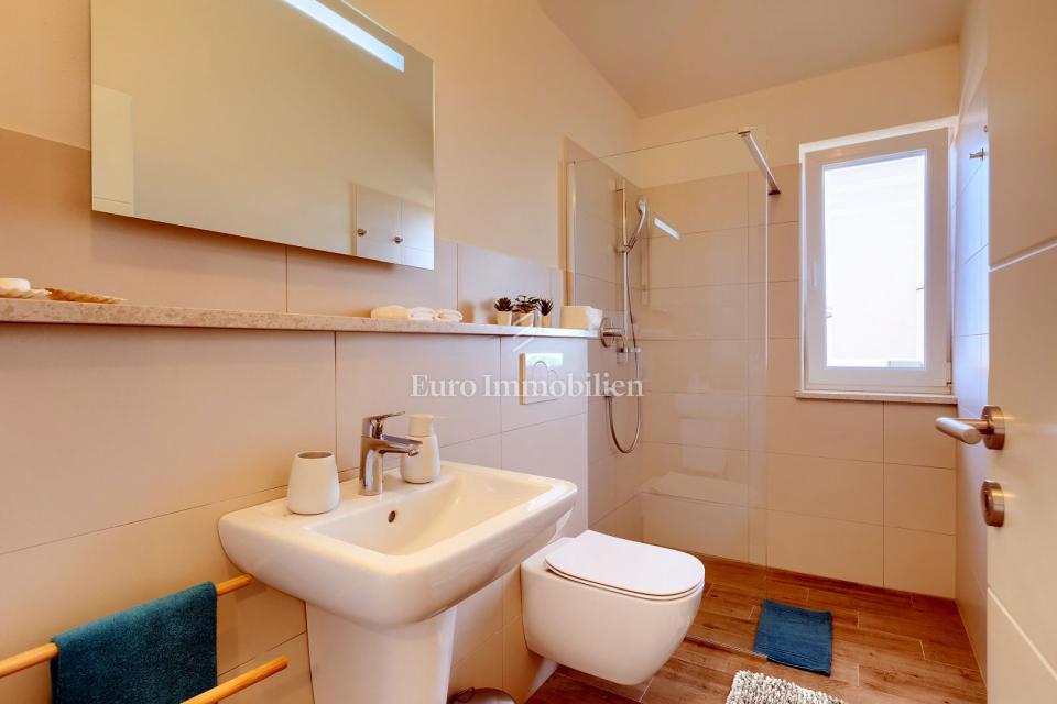 Mediteranska hiša z pogledom na morje