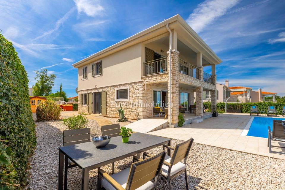 Mediteranska hiša z pogledom na morje