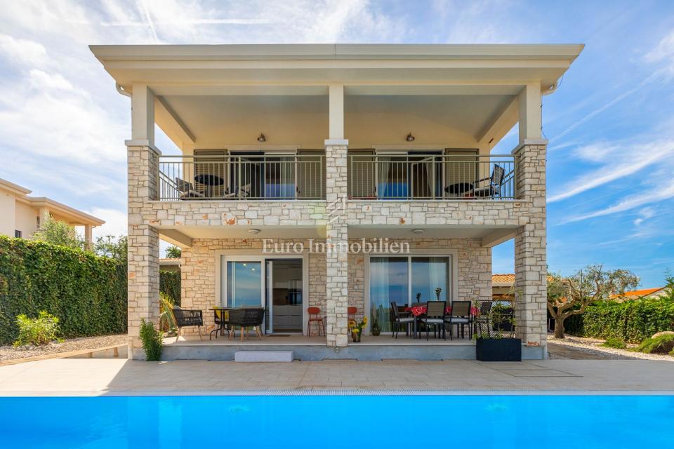 Mediteranska hiša z pogledom na morje