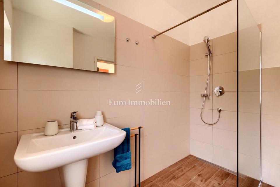 Mediteranska hiša z pogledom na morje