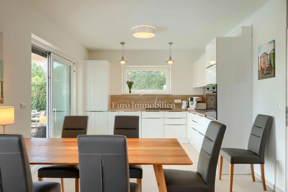 Mediteranska hiša z pogledom na morje