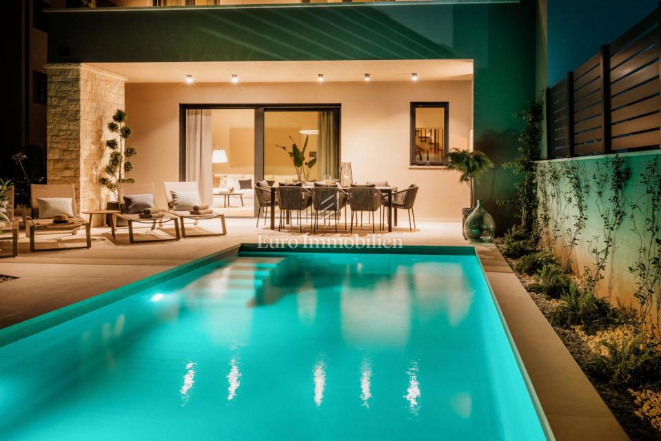 Moderna hiša z bazenom v okolici Poreča