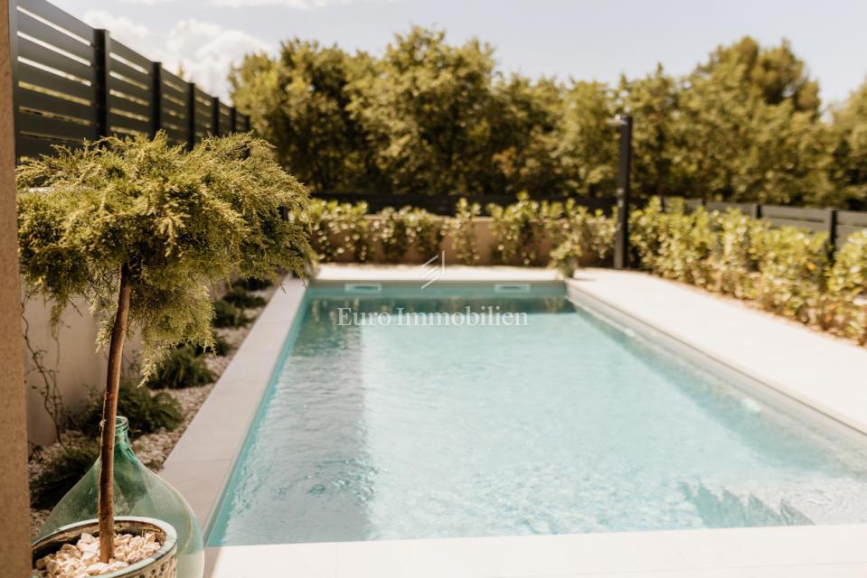 Moderna hiša z bazenom v okolici Poreča