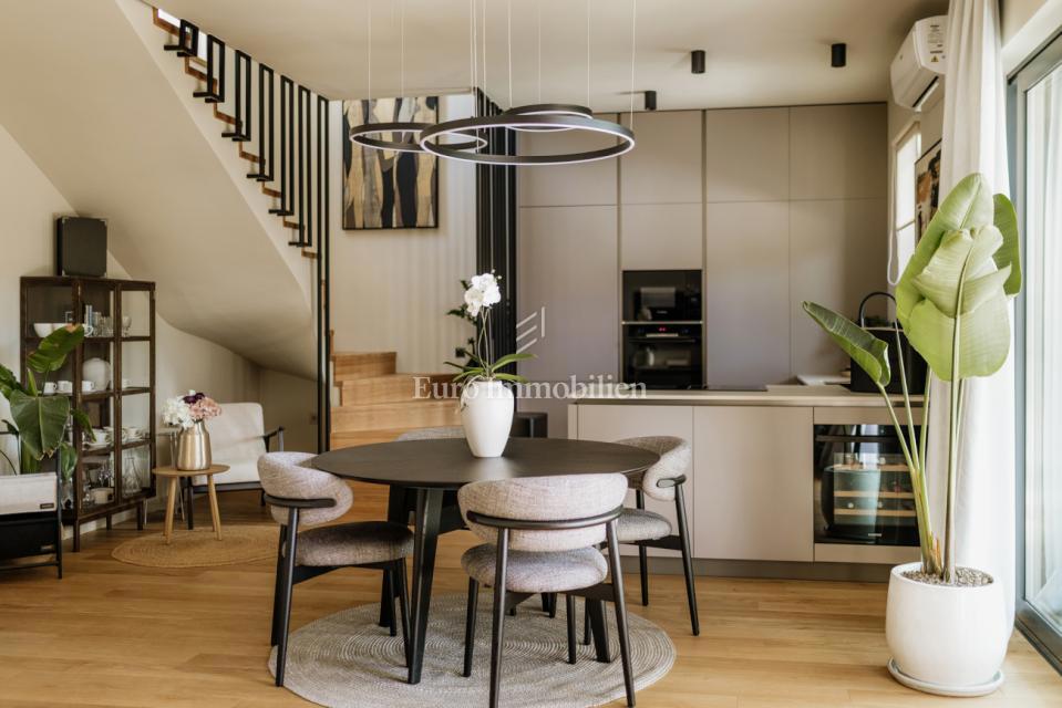 Moderna hiša z bazenom v okolici Poreča