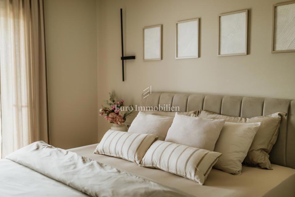 Moderna hiša z bazenom v okolici Poreča