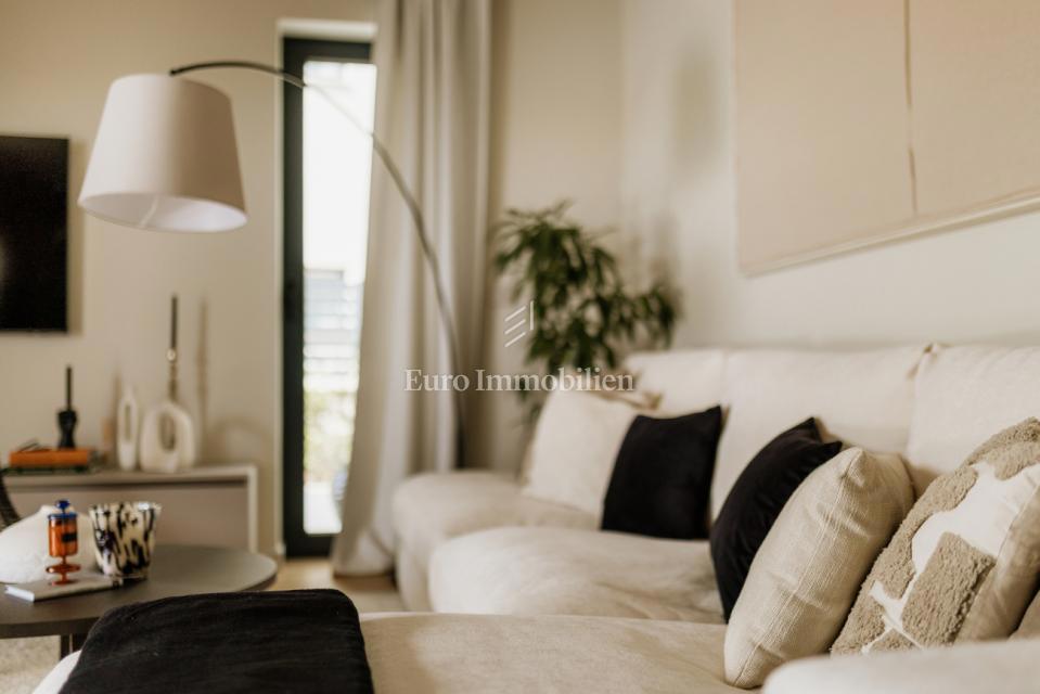 Moderna hiša z bazenom v okolici Poreča