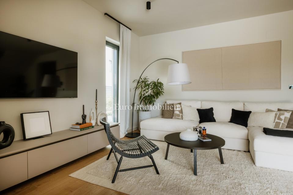 Moderna hiša z bazenom v okolici Poreča