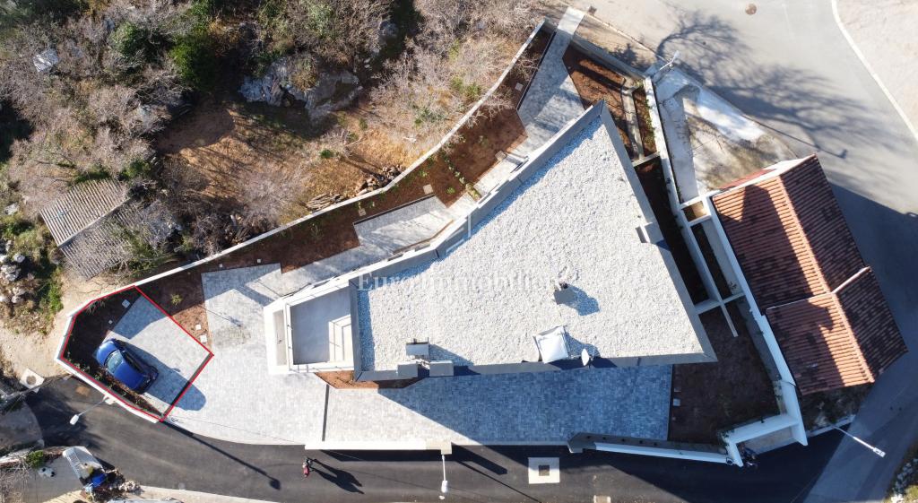 Opremljeno penthouse v novogradnji