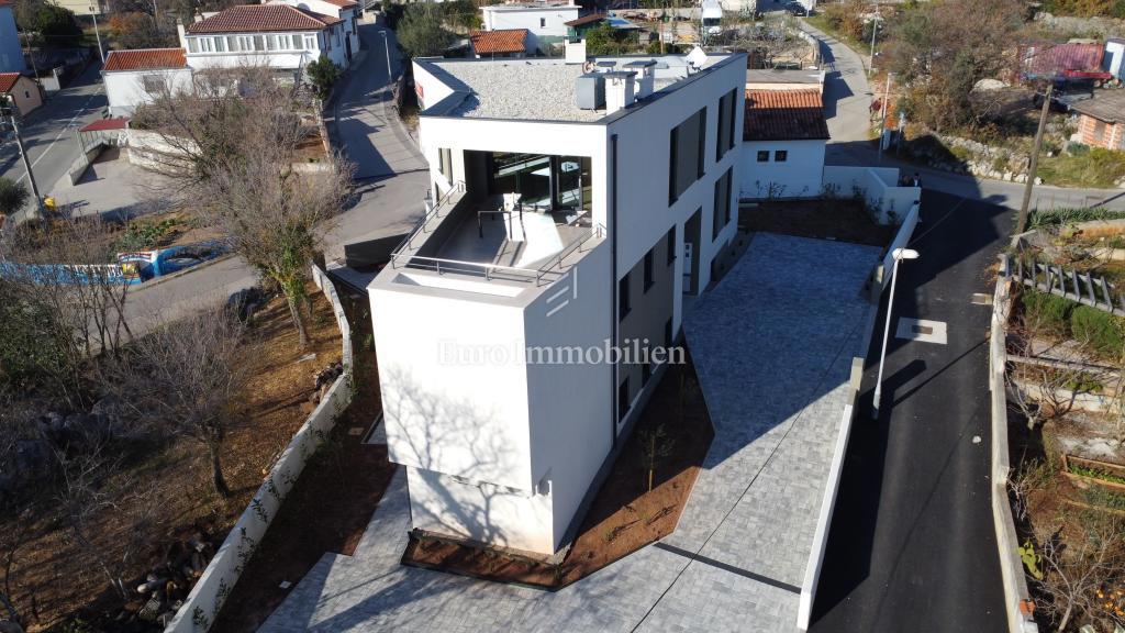 Opremljeno penthouse v novogradnji