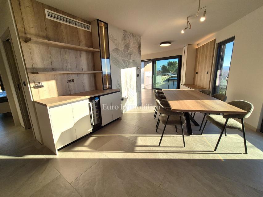 Opremljeno penthouse v novogradnji