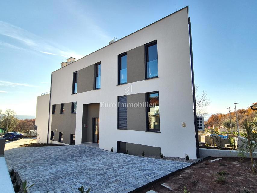 Opremljeno penthouse v novogradnji