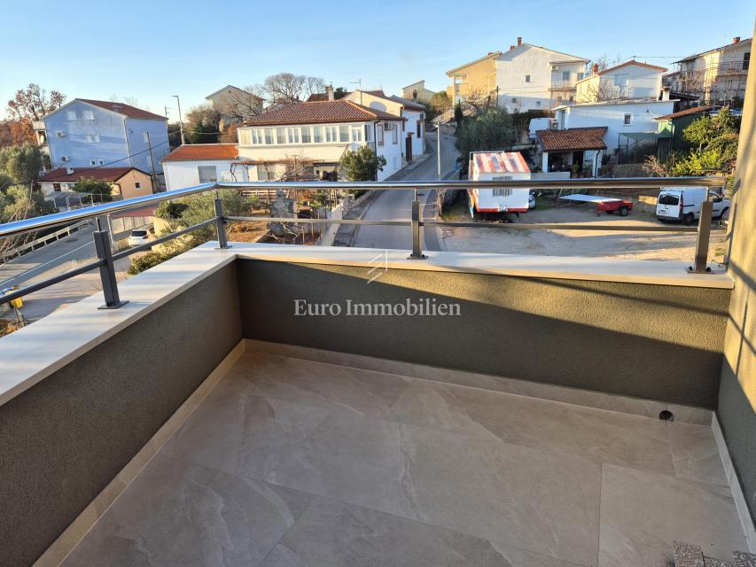 Opremljeno penthouse v novogradnji