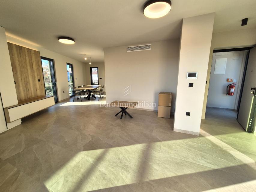 Opremljeno penthouse v novogradnji