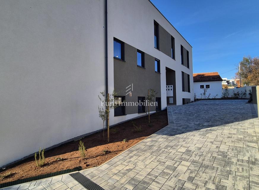 Opremljeno penthouse v novogradnji