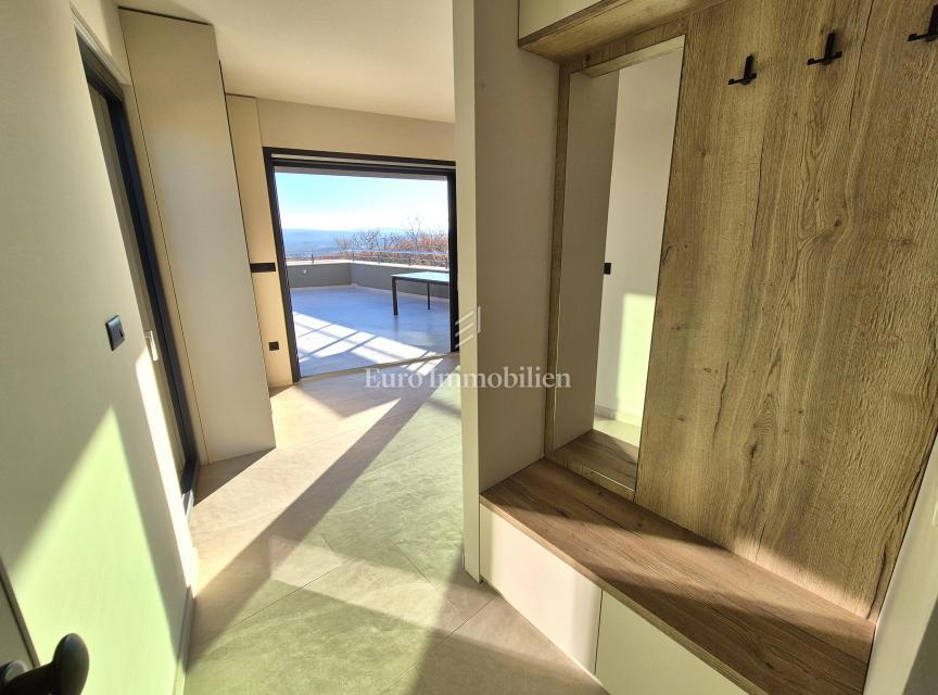 Opremljeno penthouse v novogradnji