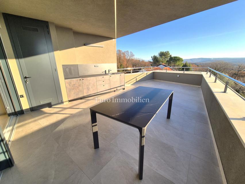 Opremljeno penthouse v novogradnji