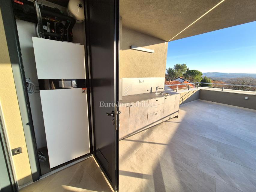 Opremljeno penthouse v novogradnji