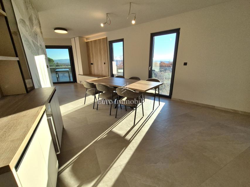 Opremljeno penthouse v novogradnji