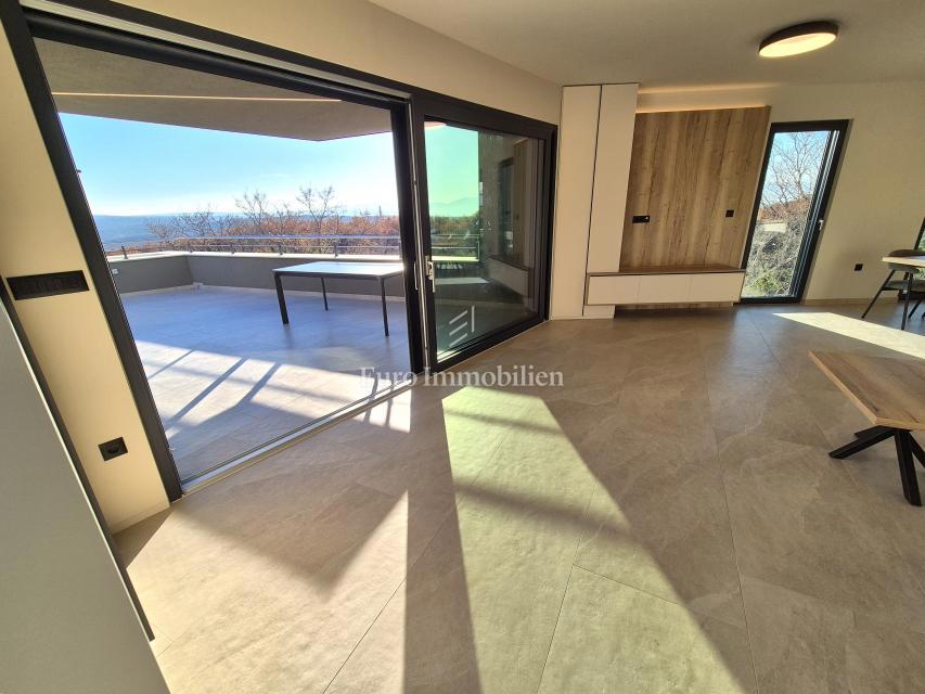 Opremljeno penthouse v novogradnji