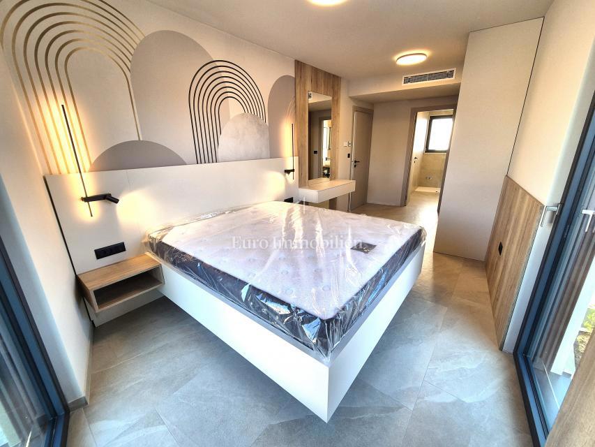 Opremljeno penthouse v novogradnji