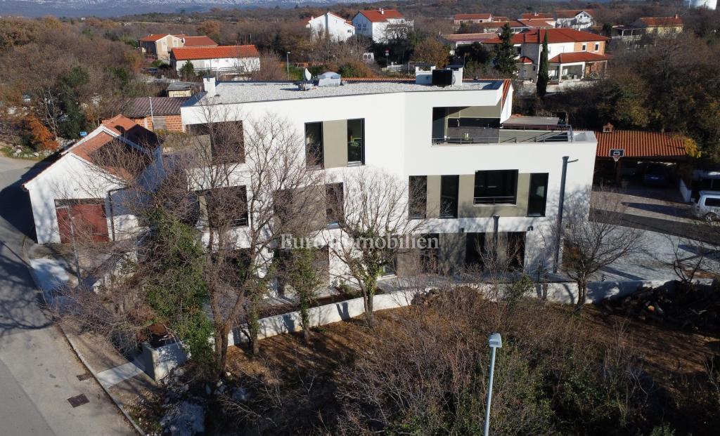 Opremljeno penthouse v novogradnji