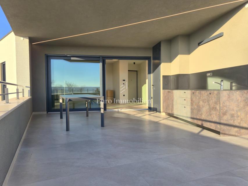 Opremljeno penthouse v novogradnji