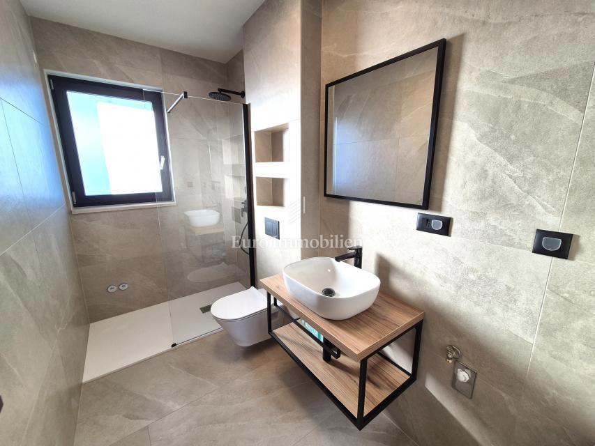 Opremljeno penthouse v novogradnji