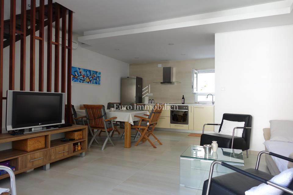 Obnovljena hiša v Podaci blizu plaže