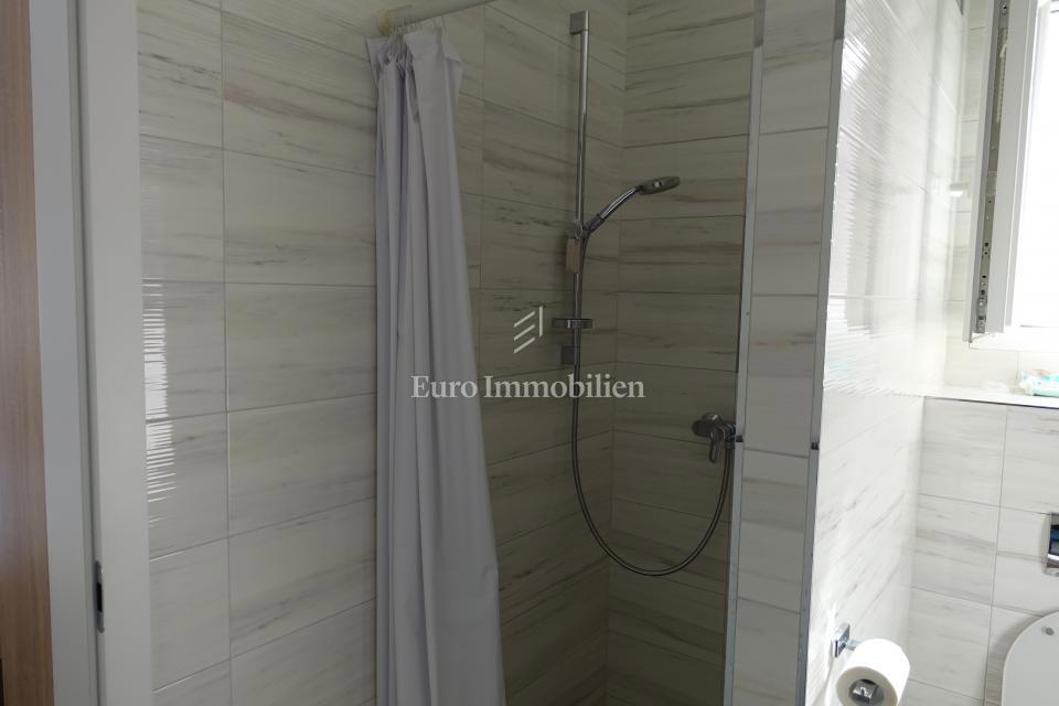 Obnovljena hiša v Podaci blizu plaže