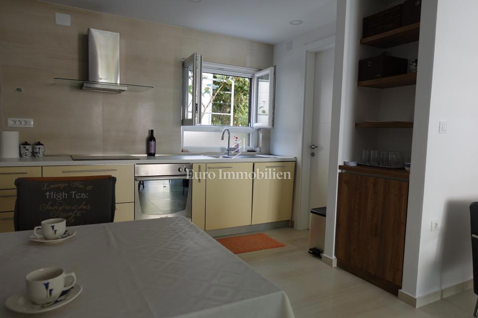 Obnovljena hiša v Podaci blizu plaže