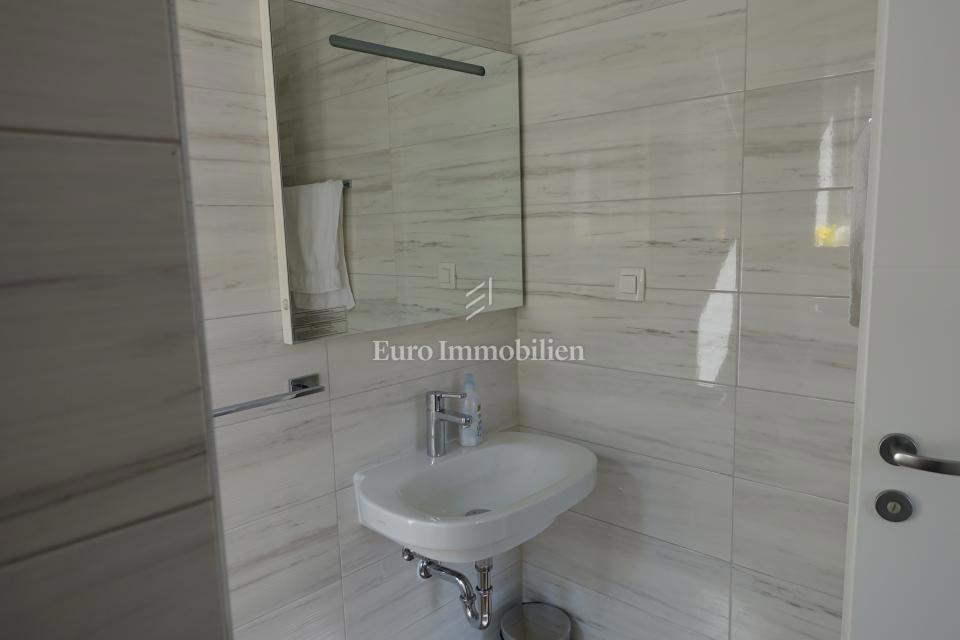 Obnovljena hiša v Podaci blizu plaže