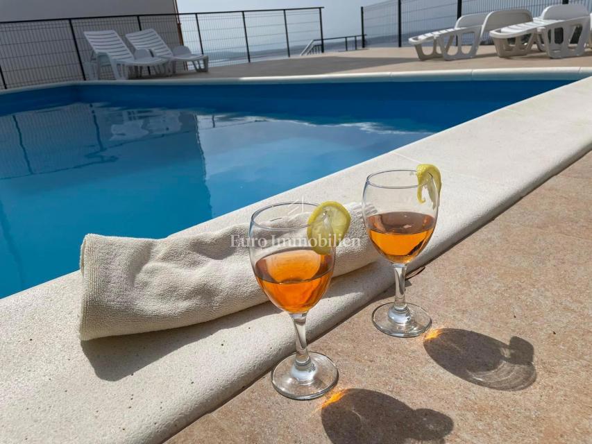 Crikvenica - nepremičnina s 4 apartmaji