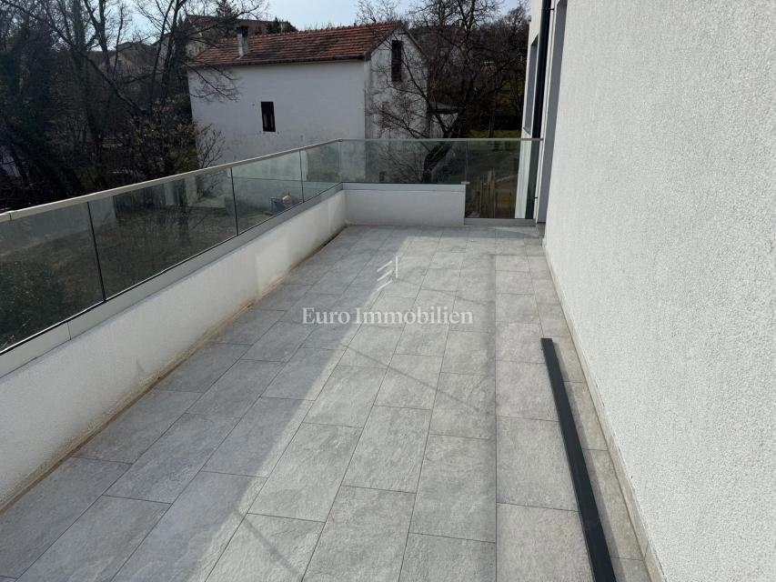 Čavle - Prostorno penthouse stanovanje v novogradnji