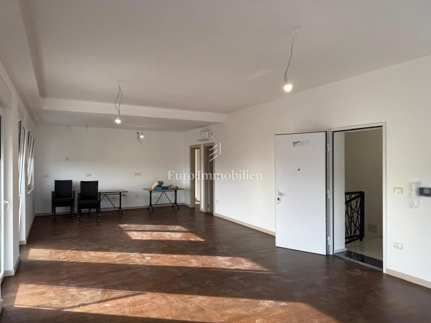 Čavle - Prostorno penthouse stanovanje v novogradnji