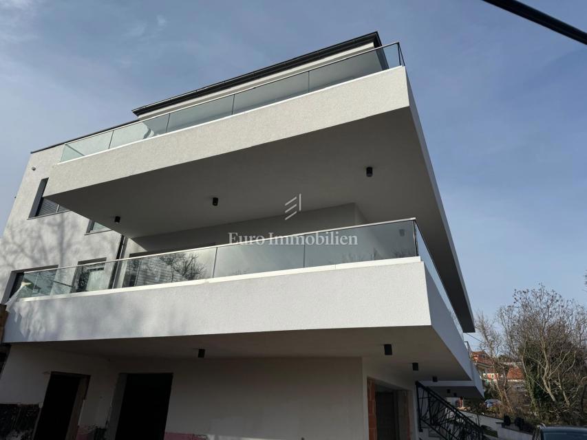 Čavle - Prostorno penthouse stanovanje v novogradnji