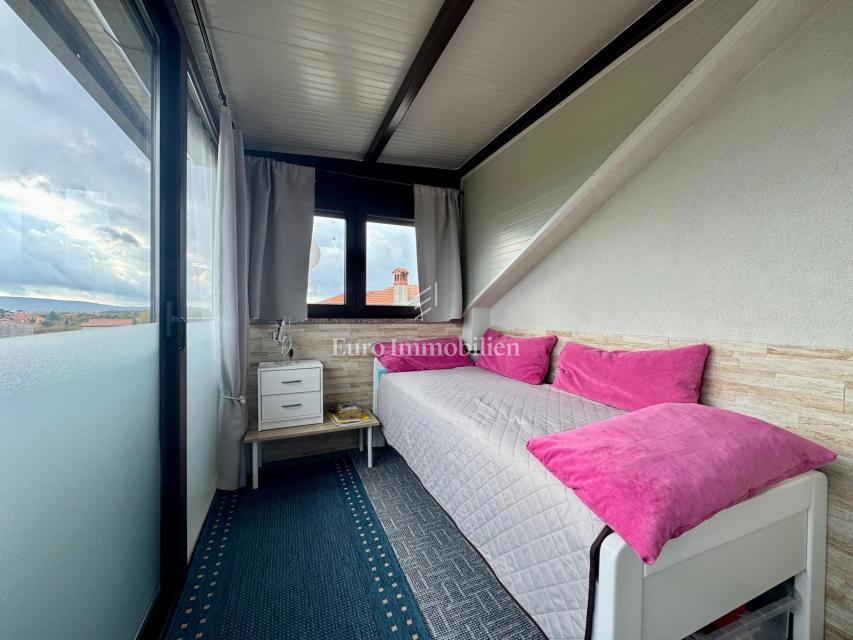 Labin – stanovanje z vrtom in garažo