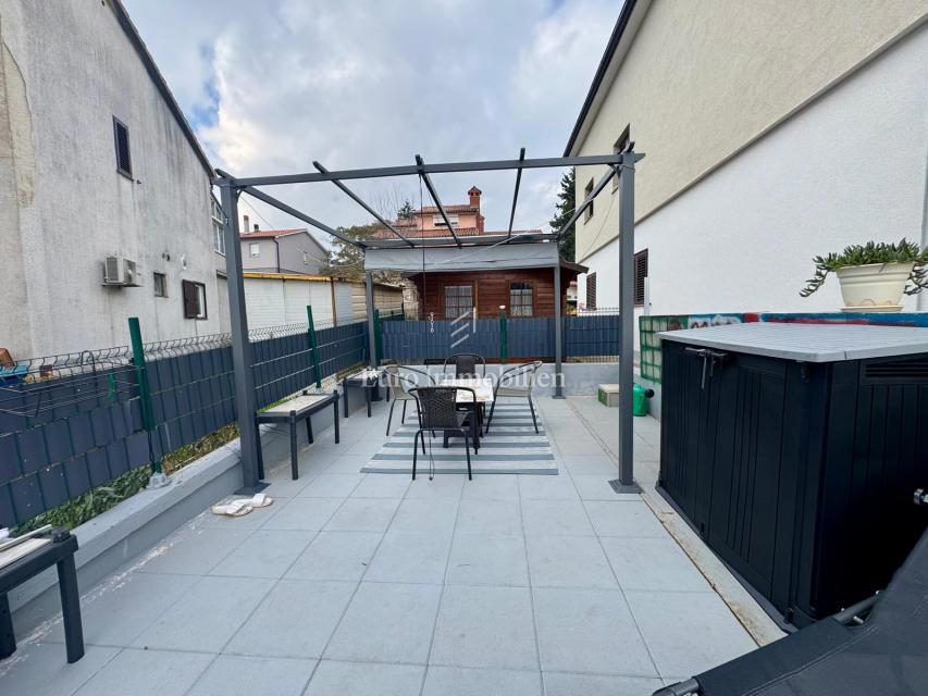 Labin – stanovanje z vrtom in garažo