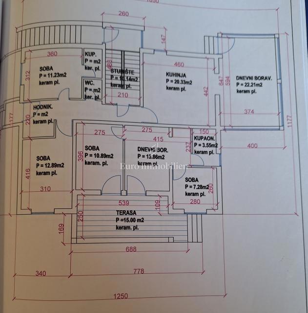 Hiša z vrtom in bazenom na odlični lokaciji, Krk