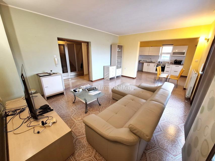 Hiša z vrtom in bazenom na odlični lokaciji, Krk