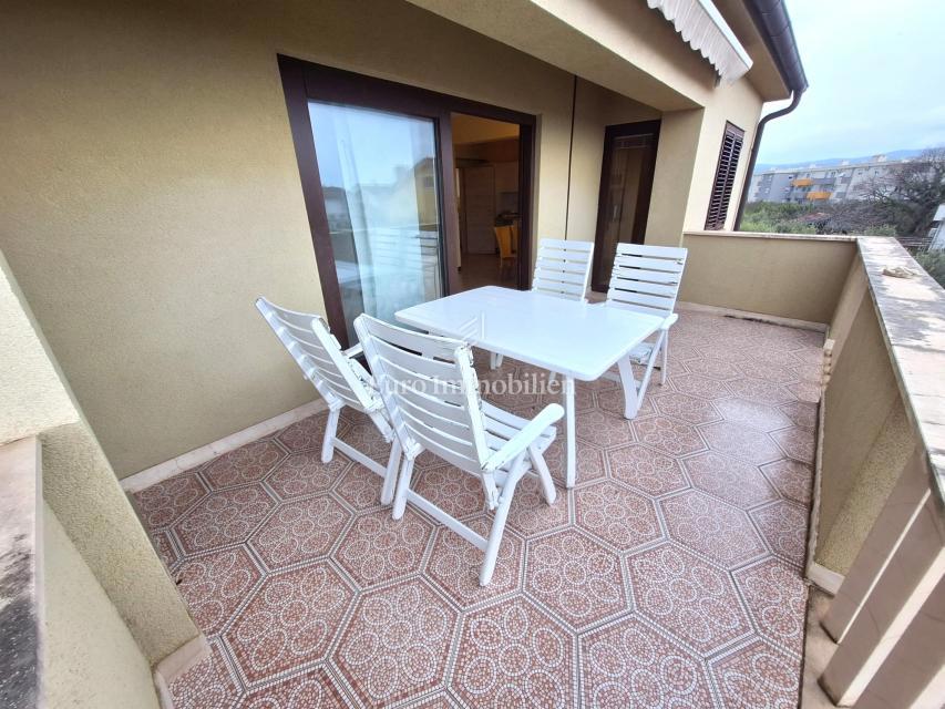 Hiša z vrtom in bazenom na odlični lokaciji, Krk