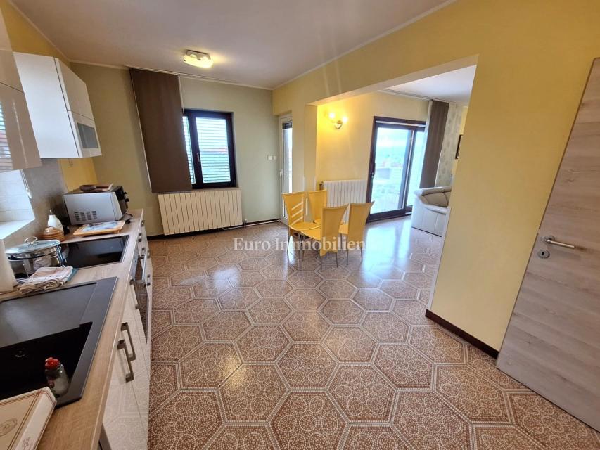 Hiša z vrtom in bazenom na odlični lokaciji, Krk