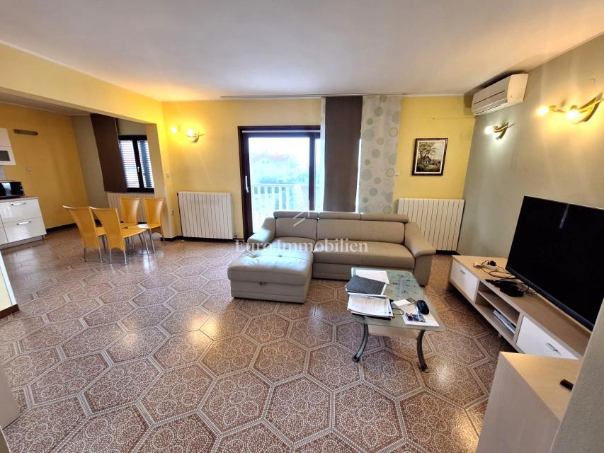 Hiša z vrtom in bazenom na odlični lokaciji, Krk